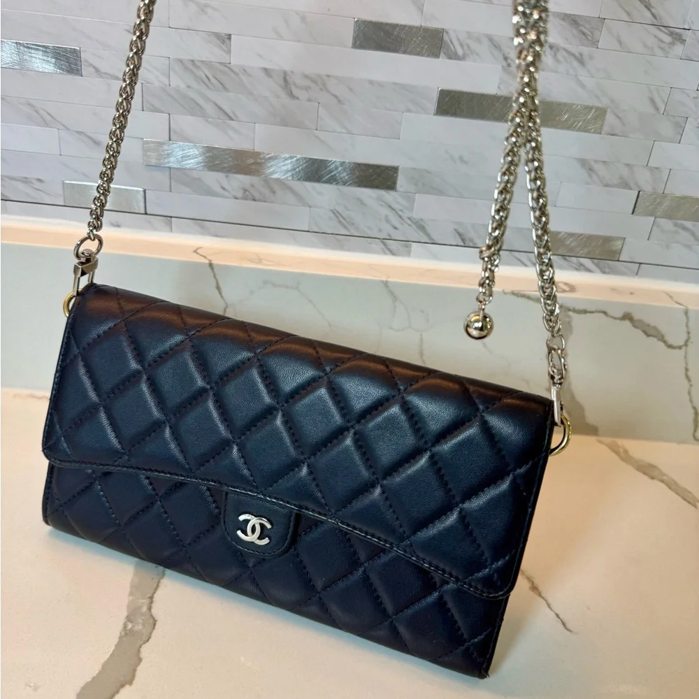 CHANEL Navy Blue Quilted Lambskin Classic Flap Wallet Silver CC - Picture 11 of 16